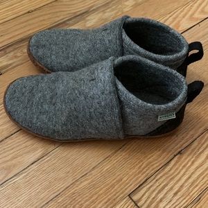 Kyrgies, size 8.5, great condition